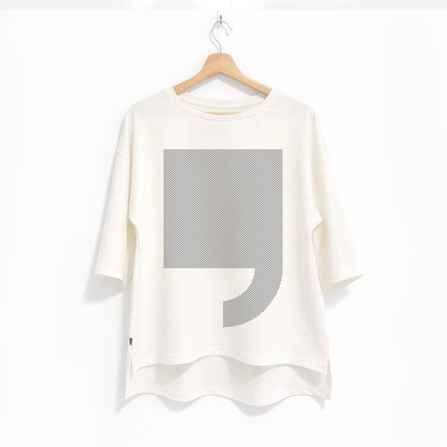 Oversized majica "Veliki šrafirani zarrez", bela
